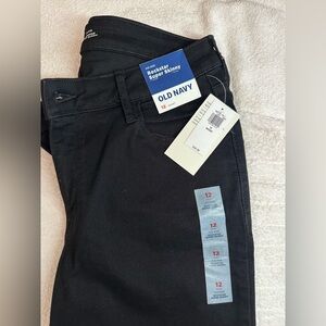 Old Navy Rockstar, Super Skinny Women’s midrise size 12 short. Black, NWT